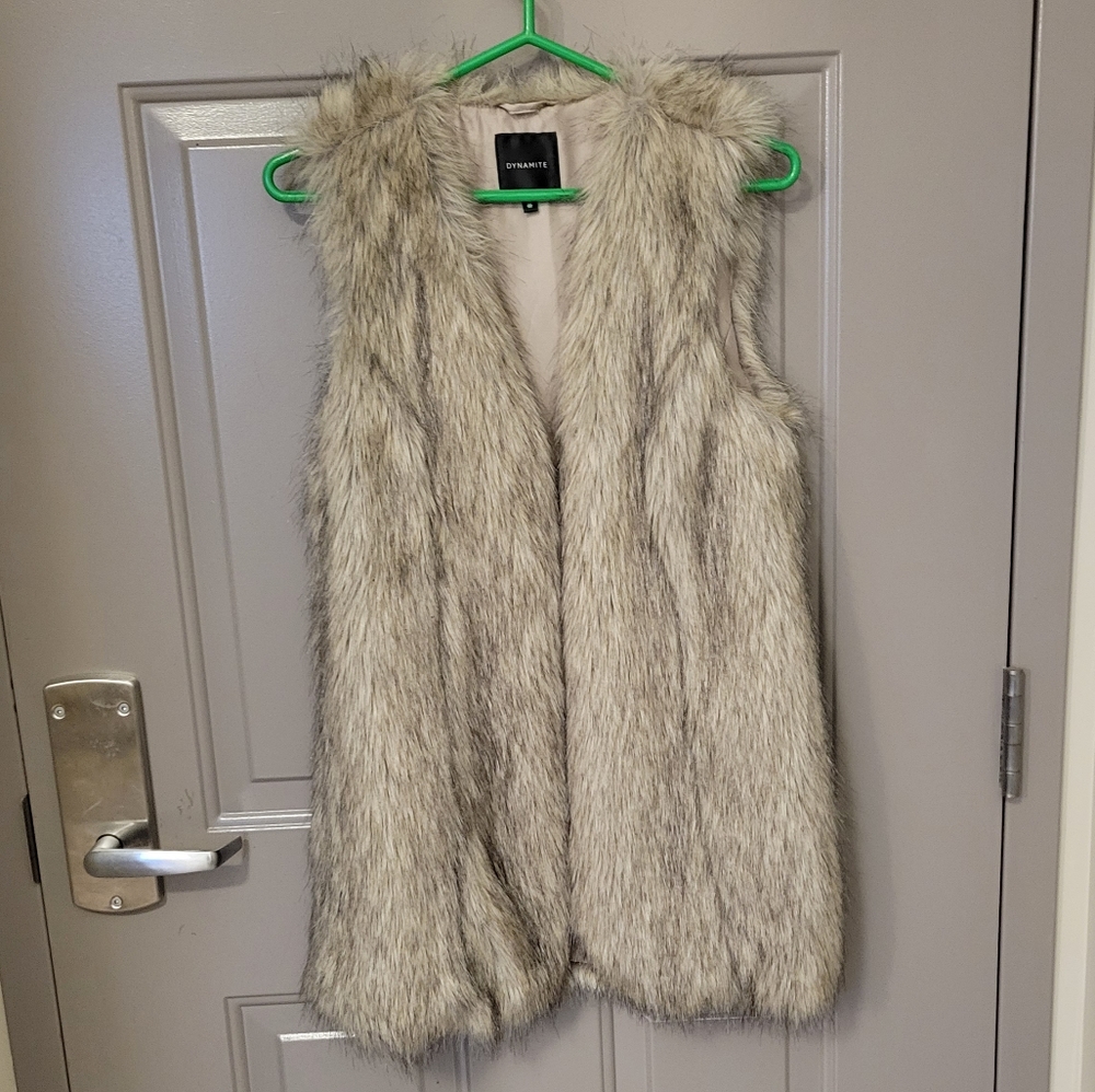 Dynamite- faux fur Vest.size M